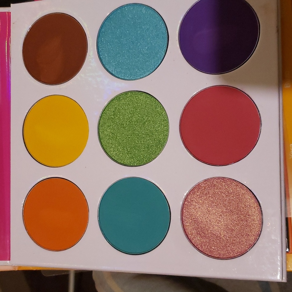 Eyeshadow - Picture 4 of 5
